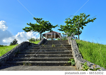 Azumaya and stairs in Onna Village, Okinawa Prefecture Azumaya and stairs in Onna Village, Okinawa Prefecture 66532832