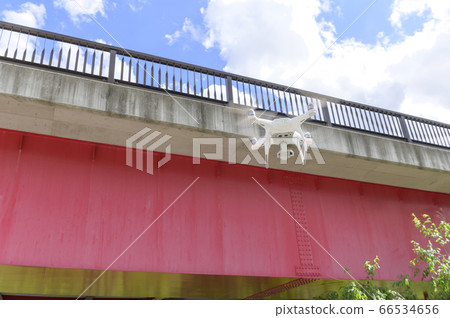 無人機檢查橋樑（從地面看） 66534656