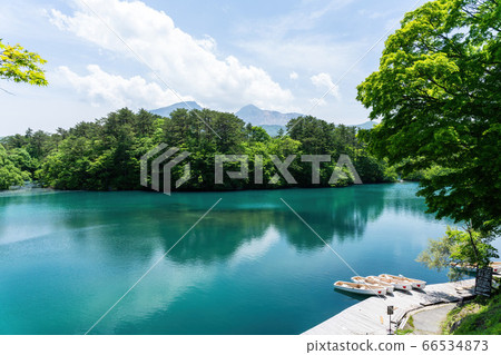 Scenery of Bishamonnuma (Goshikinuma) in early summer, fresh greenery and Bandaisan, Kitashiobara Village, Fukushima Prefecture Scenery of Bishamonnuma (Goshikinuma) in early summer, fresh greenery and Bandaisan, Kitashiobara Village, Fukushima Prefecture 66534873
