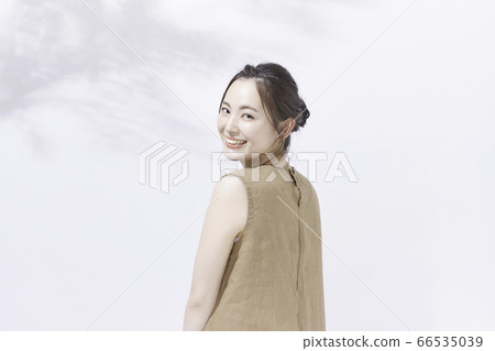 仕女畫的年輕女子 仕女畫的年輕女子 66535039