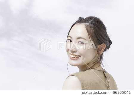 仕女畫的年輕女子 仕女畫的年輕女子 66535041