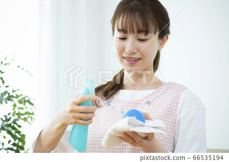 消毒的幼兒園老師 66535194