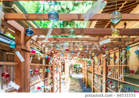 Kumano Shrine in early summer (Kumano Taisha Shrine) Wind-bell decoration "Kanade" Nanyo City, Yamagata Prefecture 66535555