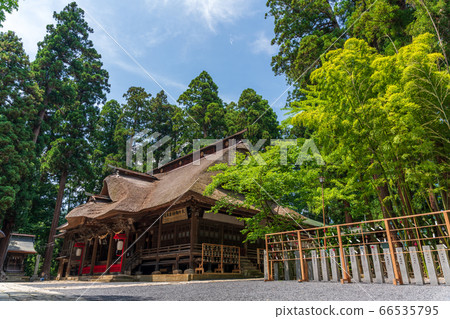 Kumano Shrine in early summer (Kumano Taisha Shrine) "Kanade" decorations of worship hall and wind chimes Nanyo City, Yamagata 66535795