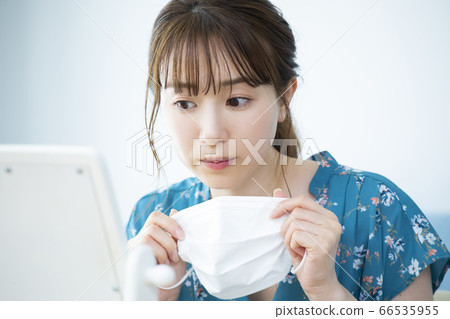 遮蓋粗糙的皮膚 遮蓋粗糙的皮膚 66535955