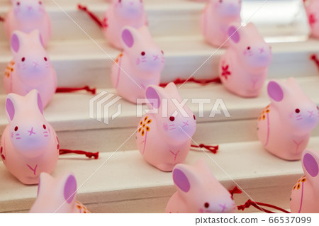 初夏的熊野神社(熊野大社)兔形山形縣南陽市 初夏的熊野神社(熊野大社)兔形山形縣南陽市 66537099