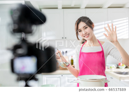 Asian pretty live streamer online 66537889