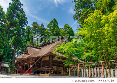 Kumano Shrine in early summer (Kumano Taisha Shrine) "Kanade" decorations of worship hall and wind chimes Nanyo City, Yamagata 66538916