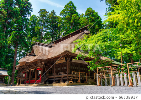 Kumano Shrine in early summer (Kumano Taisha Shrine) "Kanade" decorations of worship hall and wind chimes Nanyo City, Yamagata 66538917