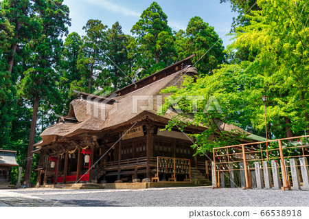 Kumano Shrine in early summer (Kumano Taisha Shrine) "Kanade" decorations of worship hall and wind chimes Nanyo City, Yamagata 66538918