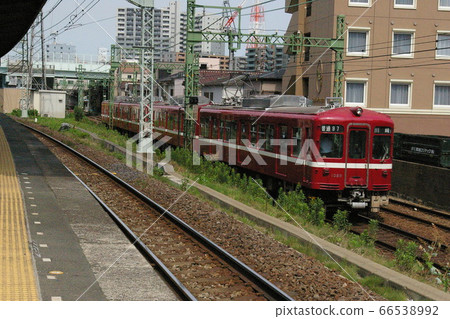 Keihin Electric Express Keikyu Main Line, Keikyu Shinkoyasu/Ordinary train (type 1000) that runs between Koyasu Stations Keihin Electric Express Keikyu Main Line, Keikyu Shinkoyasu/Ordinary train (type 1000) that runs between Koyasu Stations 66538992