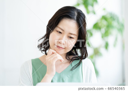 Portrait of a worried middle-aged woman Portrait of a worried middle-aged woman 66540365