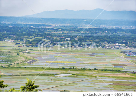 Countryside scenery in the suburbs 66541665