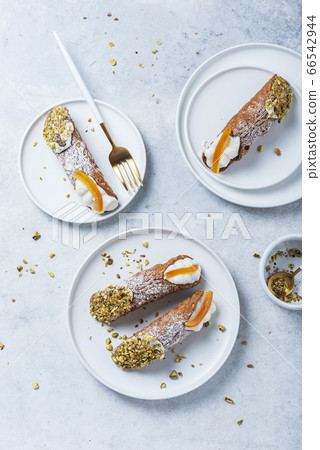 Traditional italian dessert cannoli siciliani Traditional italian dessert cannoli siciliani 66542944