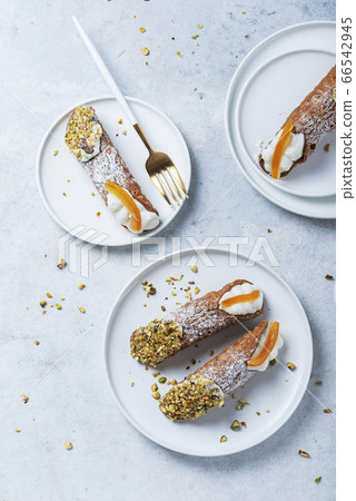Traditional italian dessert cannoli siciliani Traditional italian dessert cannoli siciliani 66542945