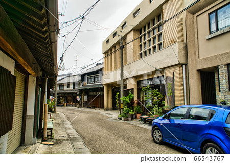 [A nostalgic landscape] Showa retro townscape with a signboard, Saidaiji Gofuku Street 4, Higashi Ward, Okayama City, Okayama Prefecture 66543767