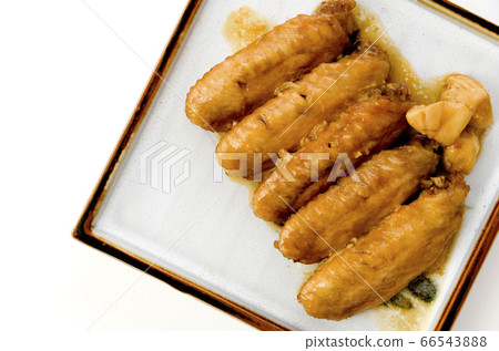 Sweet and spicy teriyaki in chicken wings 66543888