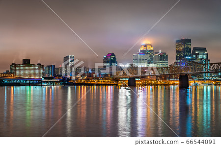Night skyline of Louisville, Kentucky over the Ohio river 66544091