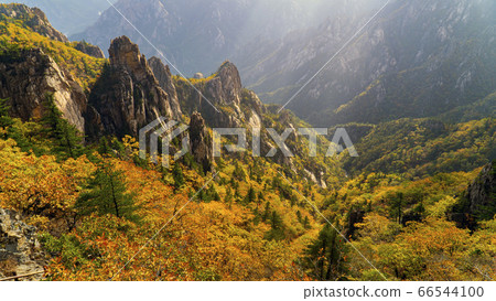 Seoraksan Dinosaur Ridge Fall 66544100