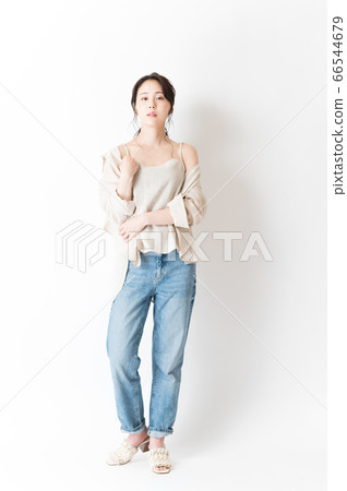 Casual fashion woman portrait 66544679