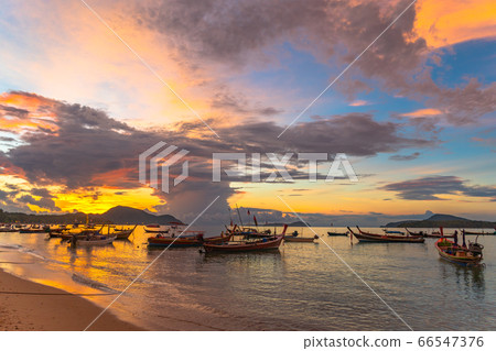 beautiful cloud in sunrise. beautiful cloud in sunrise. 66547376