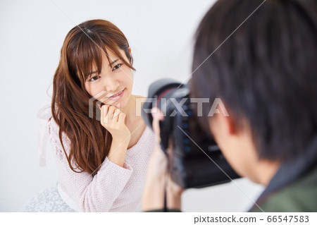 Young photographer and model woman Young photographer and model woman 66547583