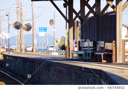 The home of the retro station of the Ichibata train that runs along the national road along Lake Shinji… Matsue City, Shimane Prefecture (clear weather) 66548602