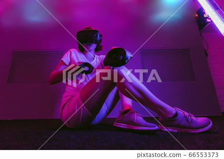 The girl joins virtual reality. VR games The girl joins virtual reality. VR games 66553373