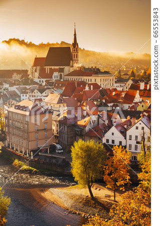 Historic town of Cesky Krumlov at sunrise, Czech Republic Historic town of Cesky Krumlov at sunrise, Czech Republic 66553843