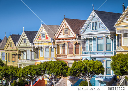 Painted Ladie at Alamo Square, San Francisco, USA 66554222