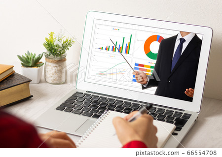 Webinar businessman 66554708