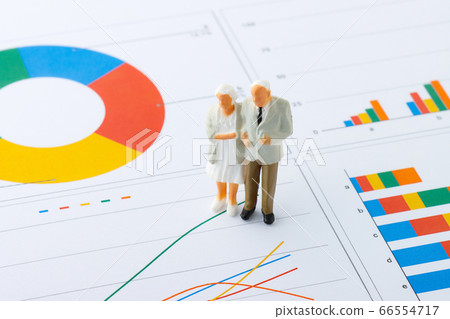 Data analysis and senior couple Data analysis and senior couple 66554717