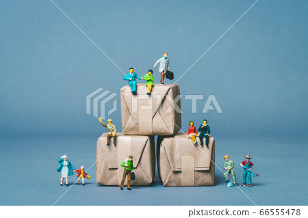 微型人和行李 66555478