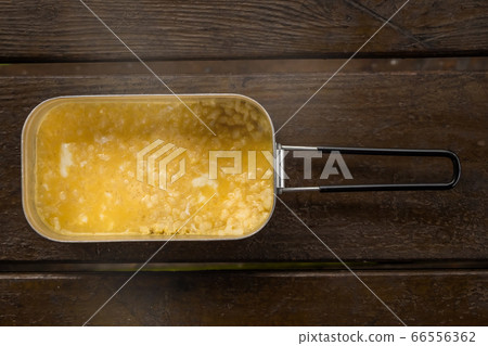 用鋁製戶外鍋製成的稀飯 66556362