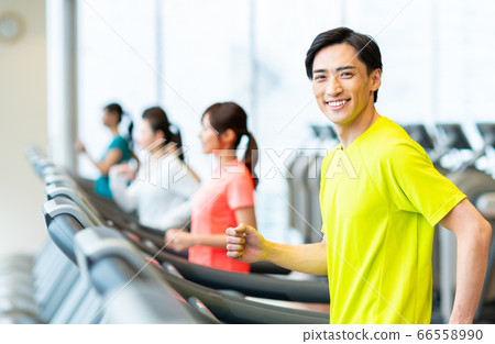 Young men running in the gym 66558990