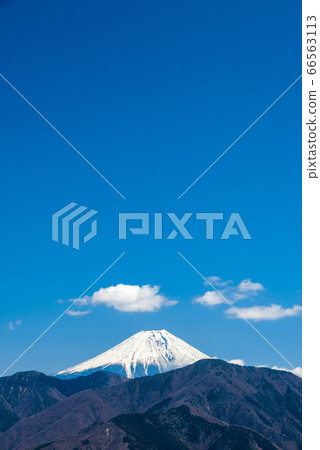 Mt. Minobu, Mt. Fuji seen from the observatory on the east side (Minobu Town, Minamikoma District, Yamanashi Prefecture) March 2020 66563113