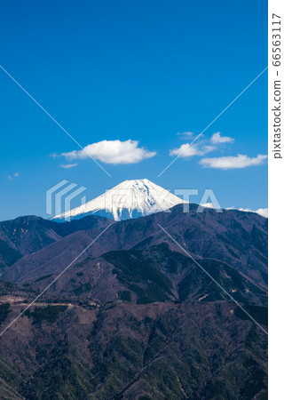 Mt. Minobu, Mt. Fuji seen from the observatory on the east side (Minobu Town, Minamikoma District, Yamanashi Prefecture) March 2020 66563117