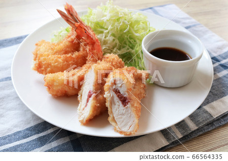 雞排炸蝦 66564335