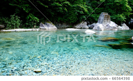 阿特拉河谷的山stream 66564398