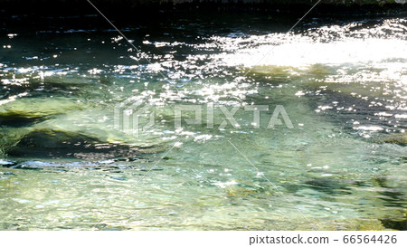 阿特拉河谷的山stream 66564426