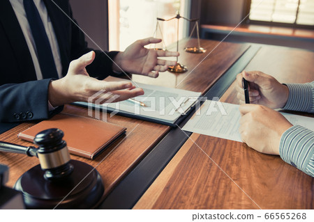 Lawyer explained to the client about the legal 66565268