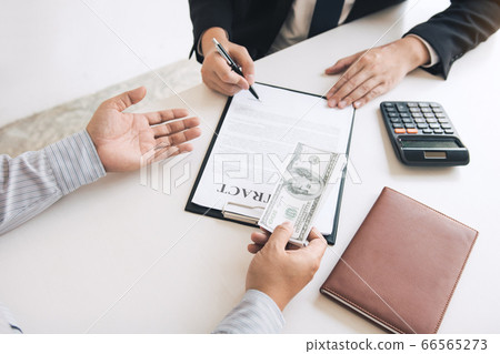 Entrepreneurs are receiving money that is a bribe 66565273