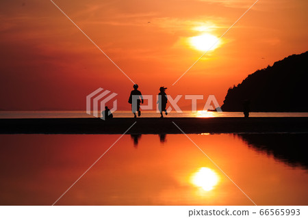 奔向大海的女孩 66565993