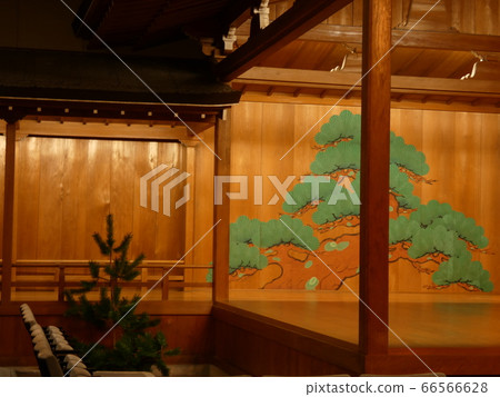 Shite支柱和橋樑懸掛，能劇舞台 66566628