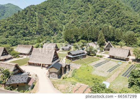 初夏的gan沼合掌祖里村 66567299