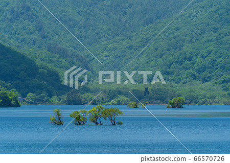 Lake Hinohara and mountains in early summer, Kitashiobara Village, Fukushima Prefecture Lake Hinohara and mountains in early summer, Kitashiobara Village, Fukushima Prefecture 66570726