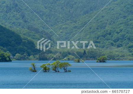 Lake Hinohara and mountains in early summer, Kitashiobara Village, Fukushima Prefecture Lake Hinohara and mountains in early summer, Kitashiobara Village, Fukushima Prefecture 66570727