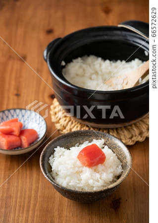 Place the cod on top of freshly cooked rice Place the cod on top of freshly cooked rice 66572629