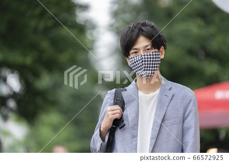 戴著方格的面具的年輕人 戴著方格的面具的年輕人 66572925