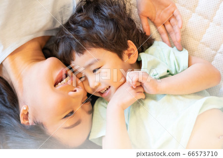 Parent child lifestyle family 66573710